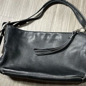 Coach all leather 11 x 7 inches fabulous vintage shoulder bag